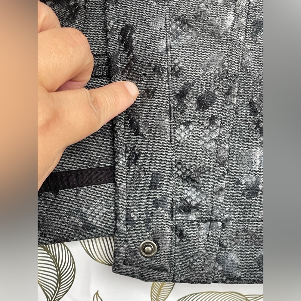 isle by melis kozan embossed jacket featuring a soft animal-print texture small - Picture 4 of 16